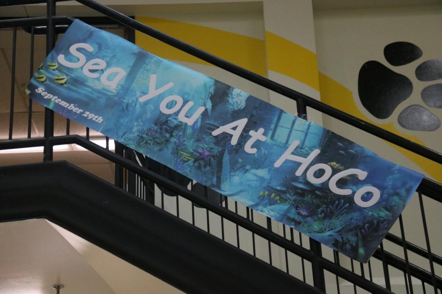 The+Homecoming+2018+sign+hangs+in+the+OHS+commons.