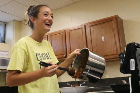 Megan Blanchard (10) prepares toppings for baked potatoes for the first Tiger Takeout on Oct. 4.
