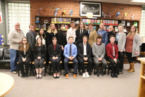 Members of Speech and Debate pose for group photo.