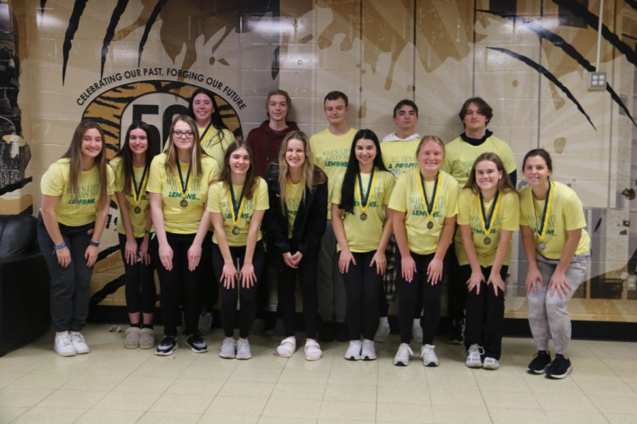 FBLA+state+qualifiers+pose+for+picture+with+their+medals.