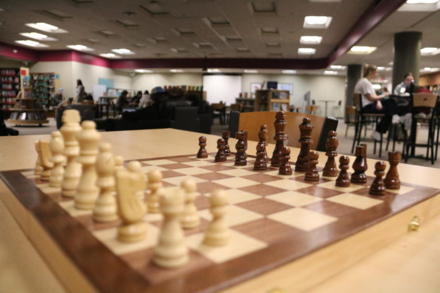 A+chessboard+stands+ready+to+be+played+in+the+OHS+library%2C+which+is+where+the+Chess+Club+meets+Fridays+after+school.+%E2%80%9CWe%E2%80%99re+open+to+all+levels+of+chess+players%3A+if+you%E2%80%99ve+never+played%2C+we%E2%80%99ll+teach+you+and+make+you+feel+welcomed%2C%E2%80%9D+Jared+Hasty+%2812%29+said.+
