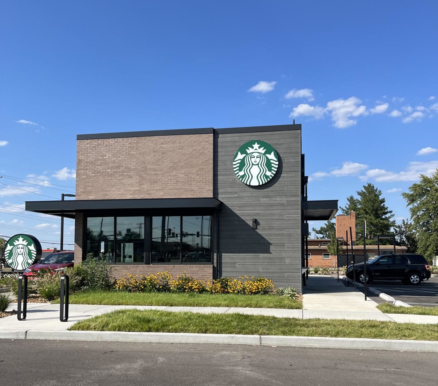 New Starbucks opens in Oakville