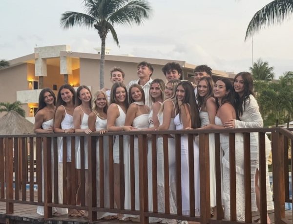 A group of seniors pose on a dock in Mexico. "The importance of a senior spring break is that it is our last time all together before we go to college to really enjoy everything," Blake Hallsten (12) said. Most seniors' moms also came on the trip.